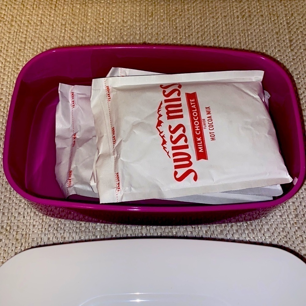 PICNIC BUNDLE with Juicy Couture blanket - Picture 7 of 8